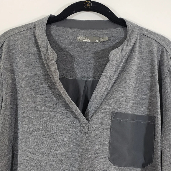 PRANA Ashlyn heather grey mixed media tab sleeve split 'V' neck hi low blouse - Picture 4 of 12